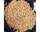 Foto langkah ke 2 dari resep Kacang goreng mentega.