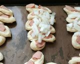 A picture of step 5 of Pizza bread.