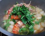 รูปขั้นตอนการทำที่ 4 ของ ต้มยำกุ้งน้ำพริกเผาใส่ฟักเขียว