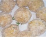 A picture of step 5 of Fried chicken balls.