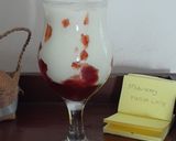 Foto langkah ke 3 dari resep Strawberry Matcha Latte.