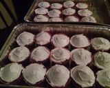 A picture of step 4 of Pinata Cupcakes.