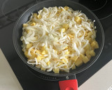 Foto del paso 1 de la receta: Tortilla de patata melosa con cebolla