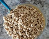 A picture of step 4 of Peanut Butter Cheerio Breakfast Cups.