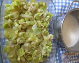Foto del passaggio 4 della ricetta Pasticcio di porri e patate