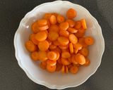 Une image de l'étape 1 de Dinde carottes aux curry.