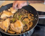 Foto del paso 4 de la receta: Pollo con puerros y champiñones