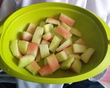 Foto langkah ke 2 dari resep Asinan Kulit Semangka.