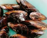 Foto del paso 1 de la receta: Lubina al horno con mejillones