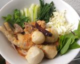 รูปขั้นตอนการทำที่ 5 ของ ขนมจีนน้ำยากระชาย ตีน ตับ กึ๋นไก่ ลูกชิ้นปลา
