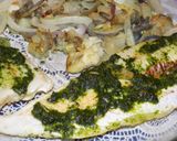 Foto del paso 4 de la receta: Filet de merluza a la plancha con pesto de espinacas y cebollas