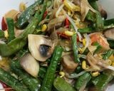Foto langkah ke 3 dari resep Tumis jamur kacang panjang.