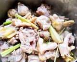 Hình bước làm 2 của món Lẩu Gà Nấu Ớt Xiêm Xanh