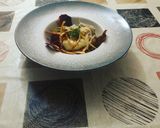 Foto del paso 6 de la receta: Huevo poché con alcachofas confitadas y crujiente de jamón y yuca