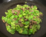 👩🏻‍🍳青椒炒漢堡排（牛肉）的食譜步驟2照片
