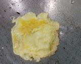 Foto langkah ke 2 dari resep Telur dadar kuah kecap.