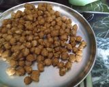 A picture of step 1 of Nutrela munchurian.