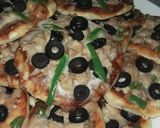 صورة لخطوة 3 من وصفة ميني بيتزا😋🍕