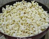 Foto langkah ke 5 dari resep Popcorn Original Simple.