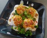 A picture of step 2 of Bread Dahi bhalle.