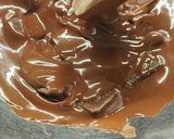Foto del passaggio 2 della ricetta Mendiants di cioccolato e frutta secca