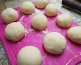 A picture of step 5 of Mincedmeat stuffed bread rolls.