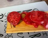 Une image de l'étape 5 de Salade composée tomates, betteraves rouges, jambon blanc,bacon et oignon rouge.