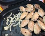 Foto langkah ke 3 dari resep HongKong Style - Sayap Ayam Tumis Saos Tiram.