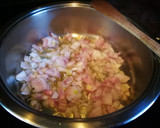 Foto del paso 2 de la receta: Lomo de cerdo en salsa de tomate natural con uvas pasas