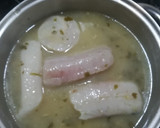 Foto del paso 2 de la receta: Merluza en salsa con guisantes