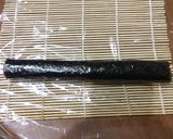 Foto langkah ke 3 dari resep Sosis Nori Roll.