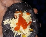 Foto langkah ke 3 dari resep Roti Sobek Hitam Isi Sosis.