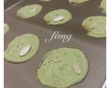 Foto langkah ke 2 dari resep Vanilla, Green Tea, Chocolate Almond Crispy.