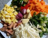 Foto langkah ke 2 dari resep Bihun Goreng Sosis.
