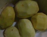 A picture of step 1 of Viazi karai.