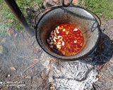 Marhapörkölt bográcsban recept fázis 3 fotója