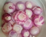 A picture of step 2 of Vinegar Wale Onions.