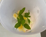 Foto del paso 2 de la receta: Vasitos de melón triturado con menta y taquitos de jamón 🍈