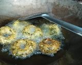 A picture of step 4 of Urad dal pakora.