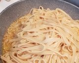 A picture of step 4 of Fettuccine in oil and garlic sauce (Aglio E Olio).