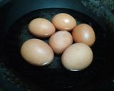Foto langkah ke 1 dari resep Telur rebus isi vla kuning telur.