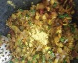 A picture of step 2 of Onion subzi.