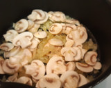 Foto del paso 4 de la receta: Fideuá de panceta y champiñones al toque de cerveza