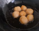 A picture of step 3 of Dahi vada.