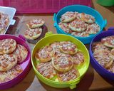 Foto langkah ke 10 dari resep Pizza mini.