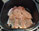 Foto del paso 5 de la receta: Pechuga de pavo fileteada especiada con papas cocidas en la Airfryer o al Horno