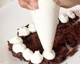 Foto langkah ke 5 dari resep Chocolate Bread Mille-Feuille | kreasi leftover roti tawar coklat.