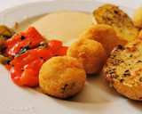 Foto del paso 7 de la receta: Croquetas de bacalao con pimientos asados y patatas