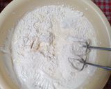 Foto langkah ke 3 dari resep Bolu kukus semangka.