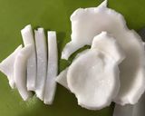 Hình bước làm 2 của món Thịt kho dừa